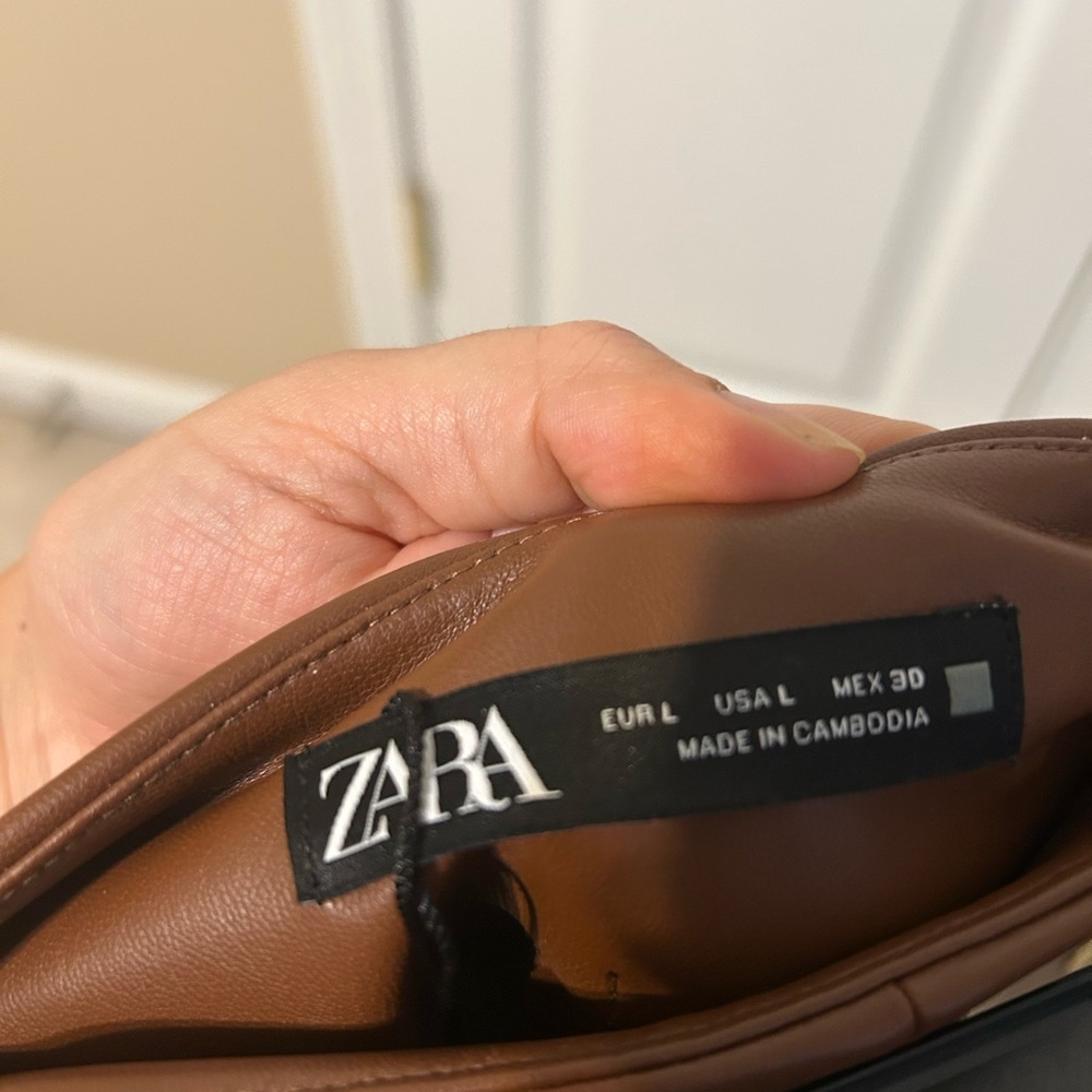 Zara High-Waist Faux Leather Brown Shorts with Gold Buttons - Picture 3 of 3